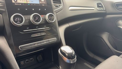 Renault Megane 1.5 Blue dCi 115 - Business – 2021 – 77378 km – Diesel – Boîte Manuelle — photo 22