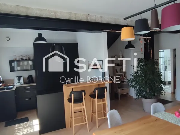 Superbe maison en plein centre ville avec de nombreux avantages !