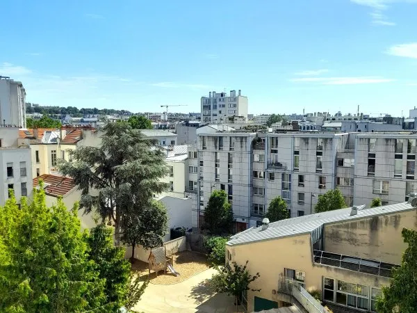 Appartement lumineux, en très bon état, vue dégagée et bien agencé. Idéal pour une installation rapi