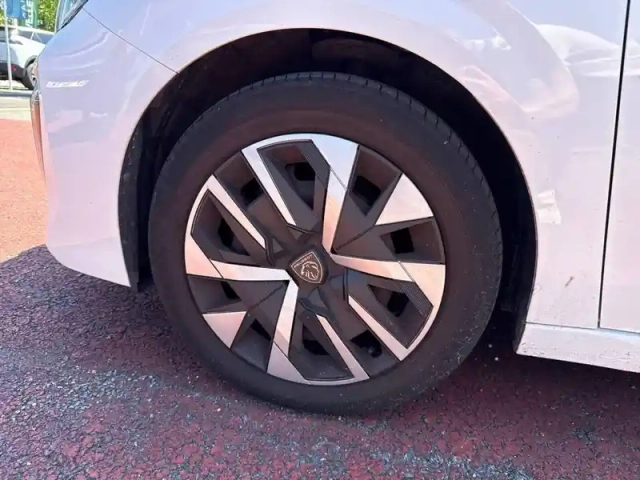 Peugeot 208 puretech 100 s&amp;s bvm6 — photo 13