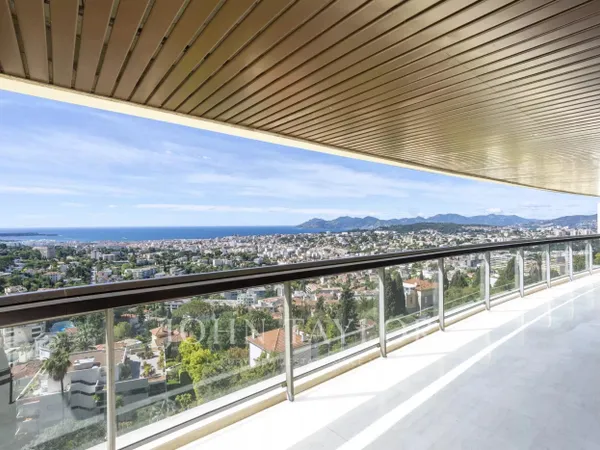 Superbe appartement en dernier étage avec vue mer panoramique