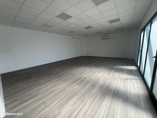 Bureaux 97 m² Fréjus