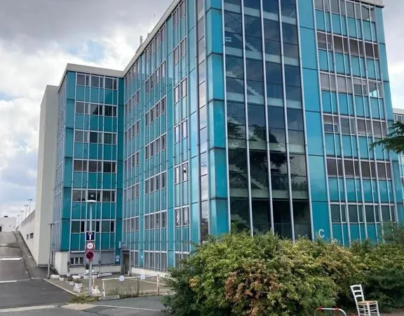 Bureaux 10 pièces 575 m²