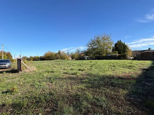Terrain 746 m²