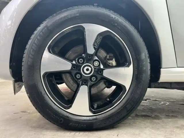 Smart Forfour electric drive / eq passion 82 ch — photo 9