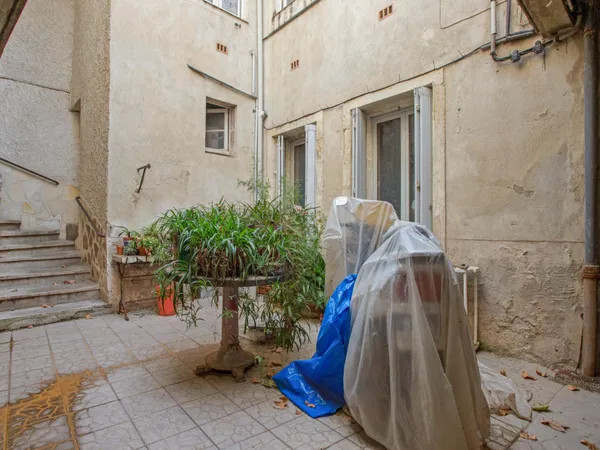 STUDIO - TERRASSE - RDC