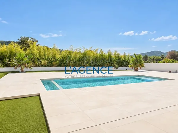Villa de 150 m2 ultra moderne avec piscine exposée au sud su