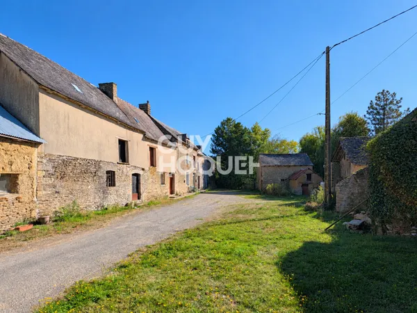Ensemble immobilier de caractère entièrement à rénover et réhabiliter — Fort potentiel !