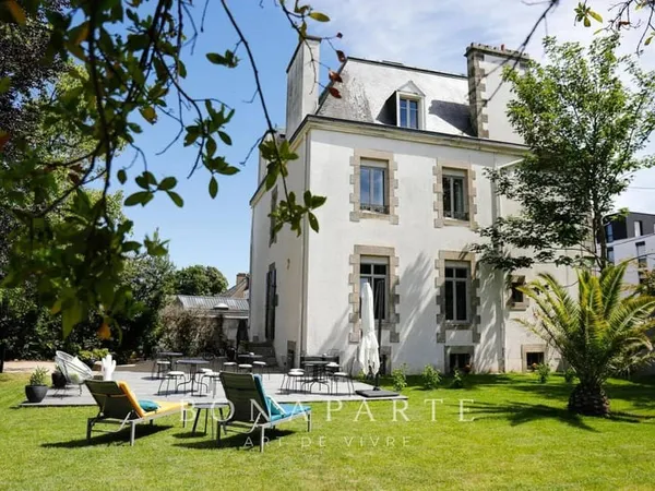 Maison 13 pièces 310 m²