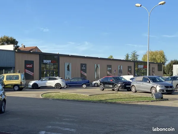Local 293 m² Pont-Sainte-Marie