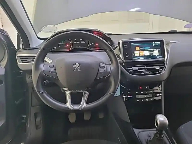 Peugeot 2008 puretech 130ch s&amp;s bvm6 — photo 8