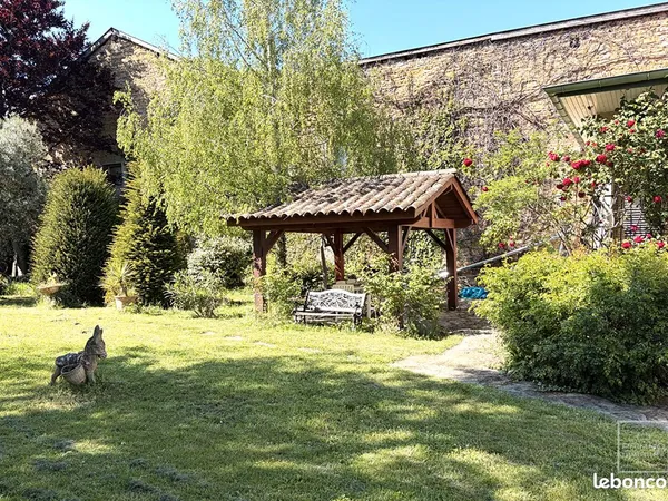 Maison 7 pièces 214 m²