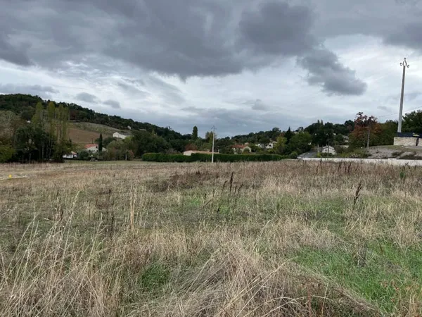 Terrain 719 m²