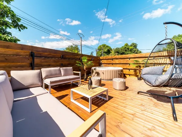 Chambre meublée: Literie 4*, Vidéoprojecteur, Jacuzzi