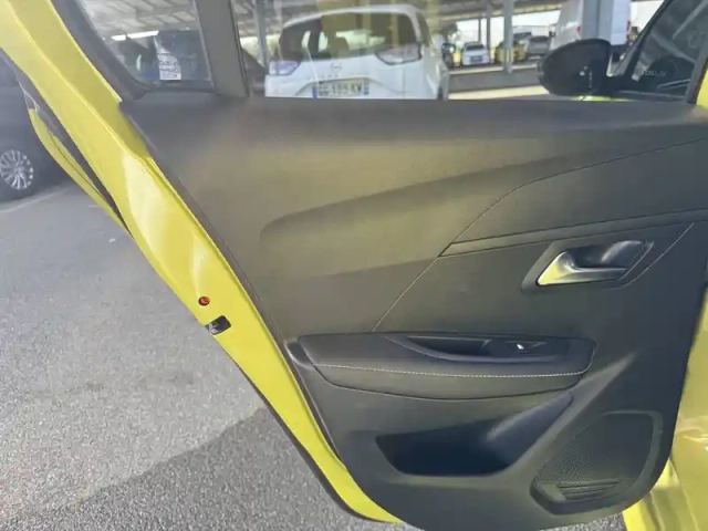 Peugeot 208 puretech 100 s&amp;s bvm6 — photo 8