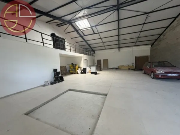 Entrepôt 360 m²