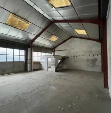 Local 5 pièces 99 m²