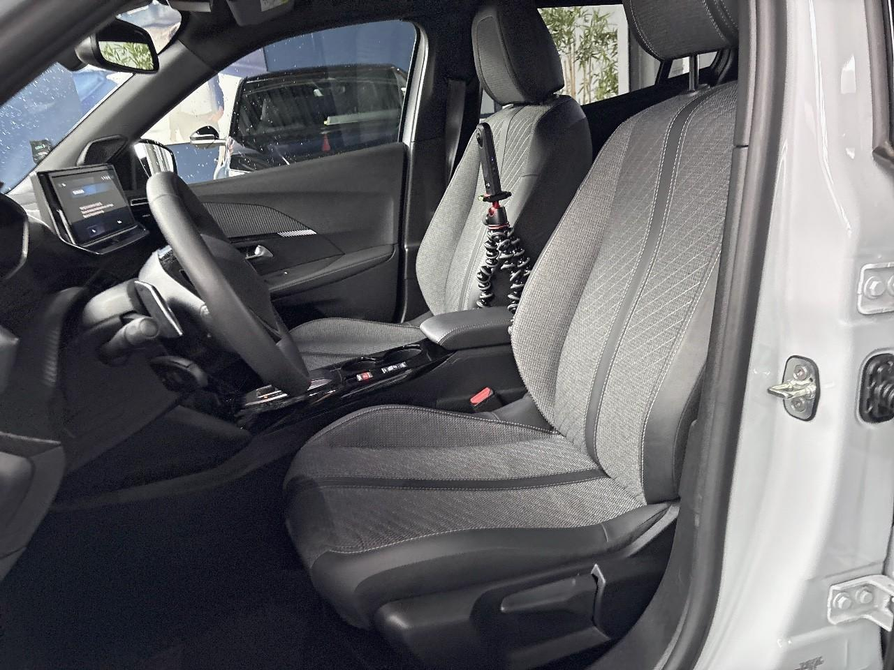 Peugeot 2008 130 s&s eat8 allure — photo 11