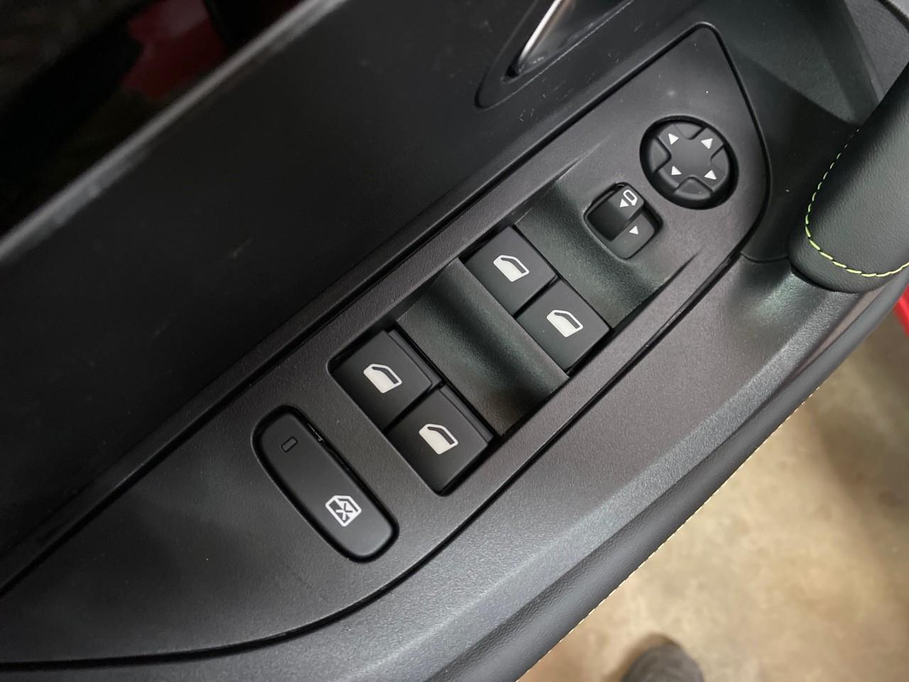 Peugeot 2008 e-2008 156ch gt — photo 12