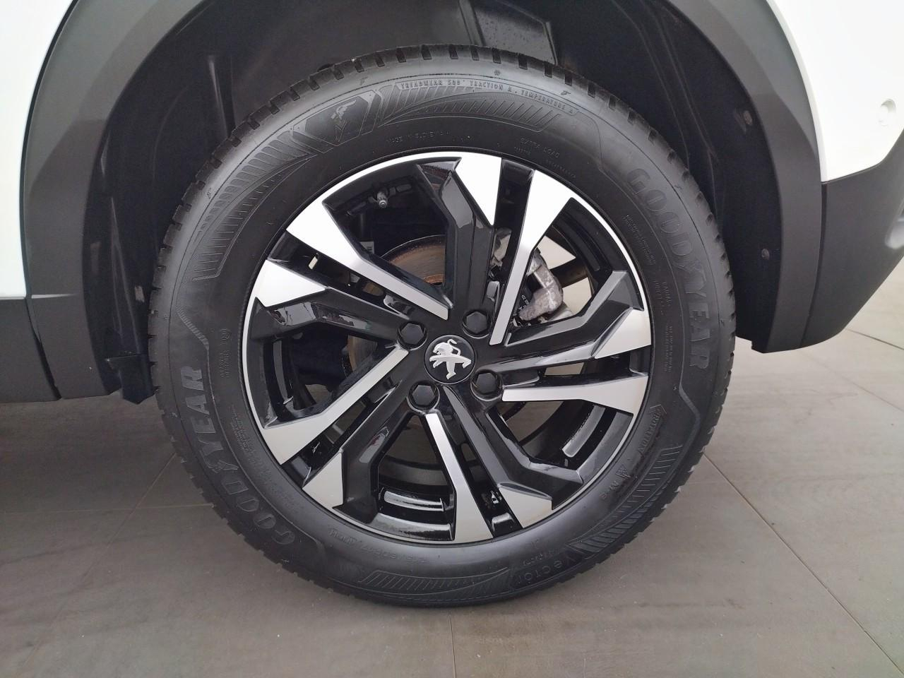 Peugeot 2008 puretech 130 s&s eat8 gt — photo 16