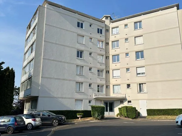 Joué les Tours proche 2 lions Type 2