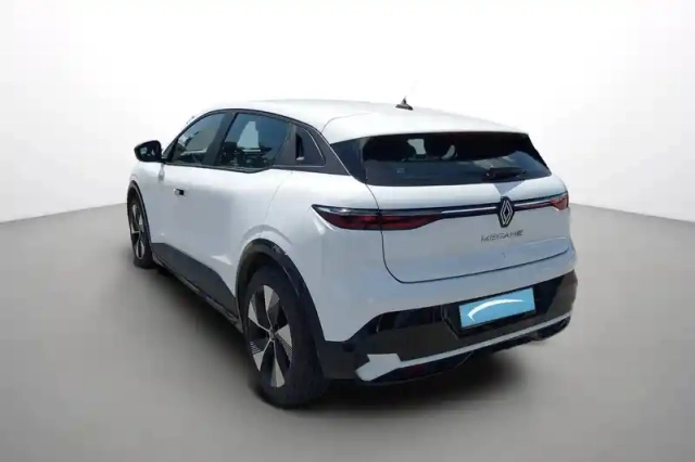 Renault Megane e-tech ev40 130ch standard charge — photo 4