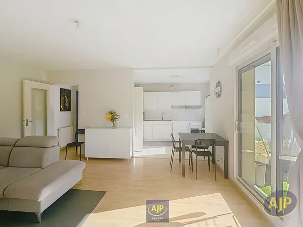 Rennes Fougères : T3 de 62 m² avec terrasse, sans vis-à-vis, stationnement