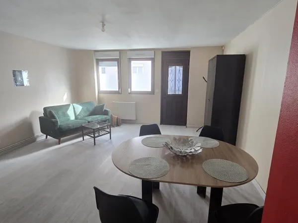 T2 meublé rénové de 51 m² avec terrasse et jardinet