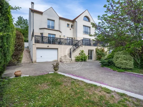 CARIERRES SUR SEINE - Spacieuse maison familiale de 370 m2 avec