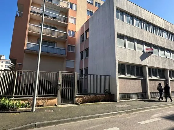 Plateau de 106 m2 d'un seul tenant