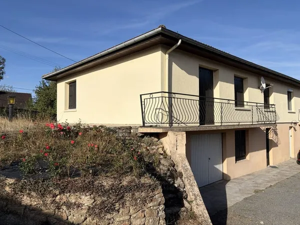 Pavillon mitoyen sur sous-sol : env. 119 m²