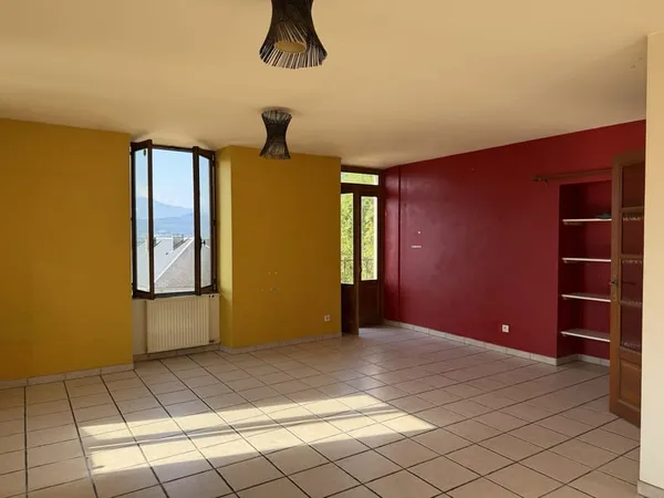 Appartement T3 au centre du village