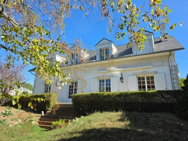 Maison 8 pièces 263 m²
