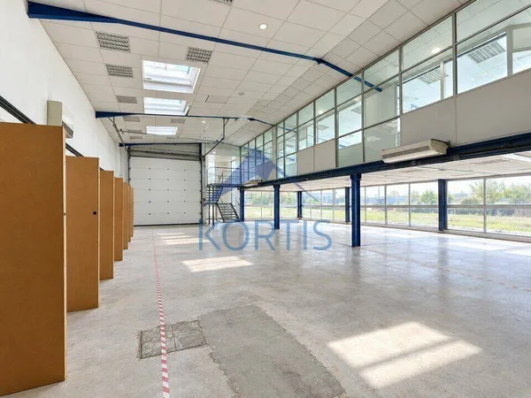 Local d'activité 930 m²