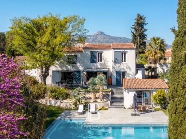 VENTE - AUBAGNE - MAISON DE FAMILLE - PISCINE - 5 CHAMBRES