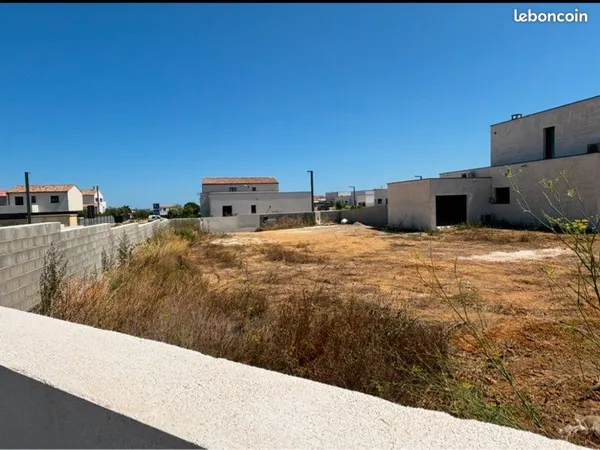Terrain à bâtir de 682m2 à Sérignan