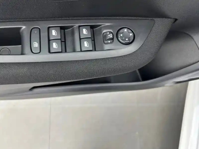Peugeot 208 puretech 75 s&amp;s bvm5 — photo 43