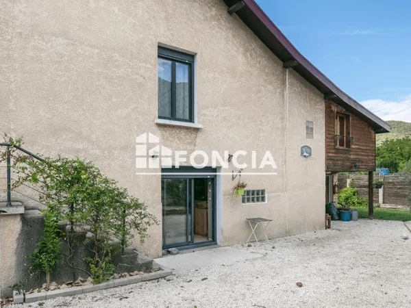 Maison individuelle 5 chambres avec piscine - Terrain de 647 m² sans vis-à-vis