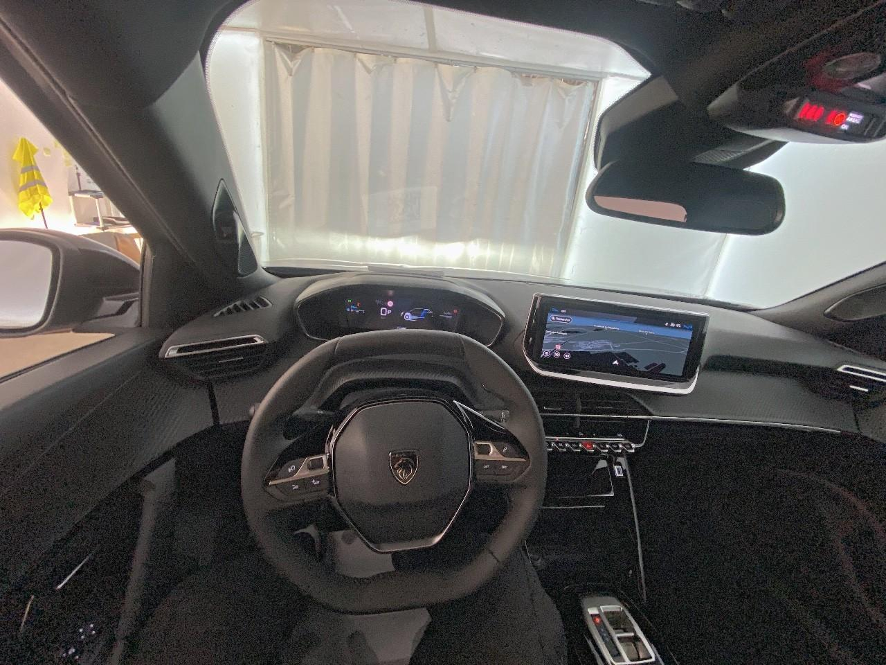 Peugeot 2008 hybrid 145 ch e-dcs6 allure — photo 12