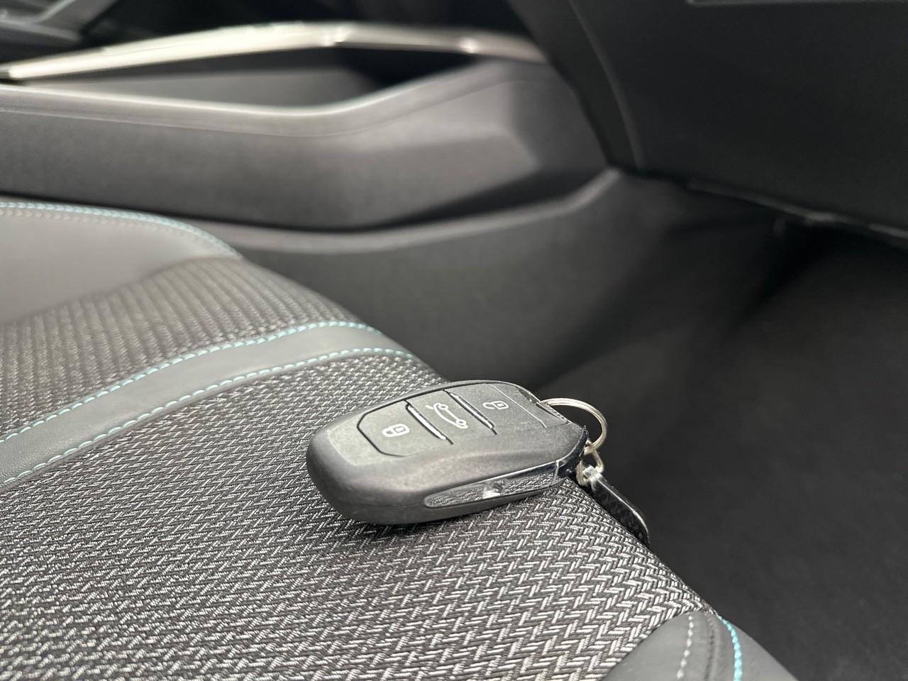 Peugeot 308 hybrid 145 e-dcs6 allure — photo 35