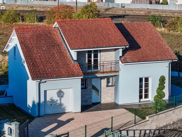 Maison individuelle, 4 chambres, 200 m², 411 m² de terrain, parking 3 VL, prox A31