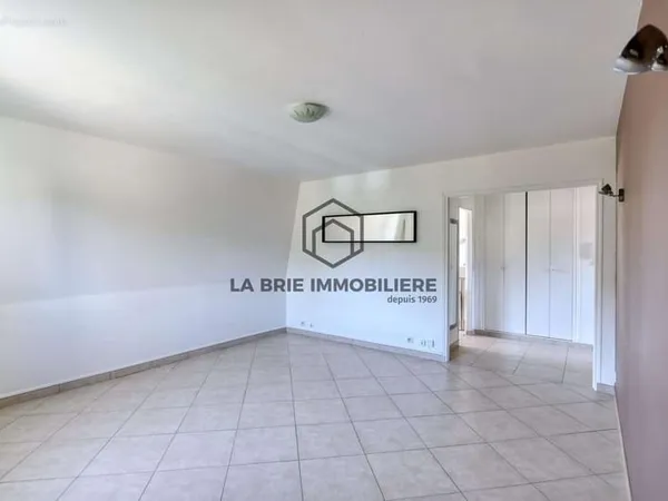 Appartement 2 pièces 53 m² à vendre à Mandres-Les-Roses (94520)