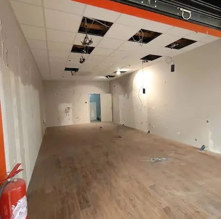 Local 1 pièce 51 m²