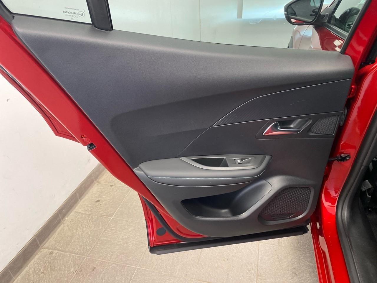 Peugeot 2008 puretech 130 s&s eat8 allure — photo 22