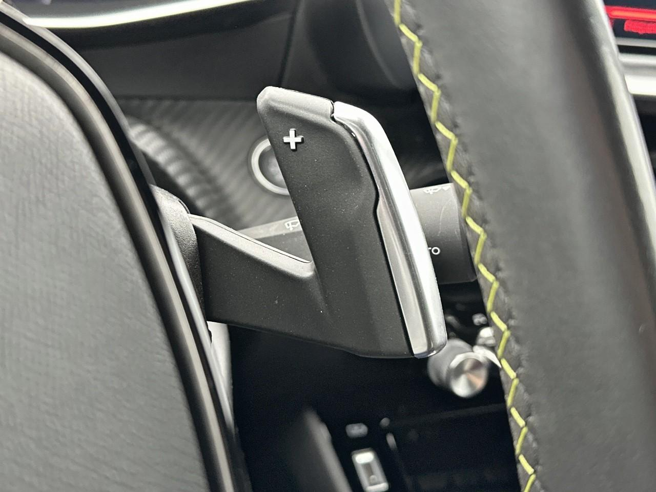 Peugeot 2008 puretech 130 s&s eat8 gt pack — photo 20