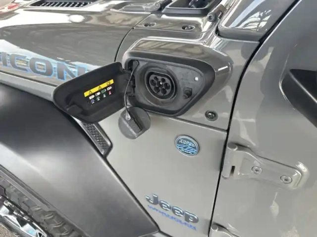 Jeep Wrangler plug-in hybrid rubicon 4xe — photo 14