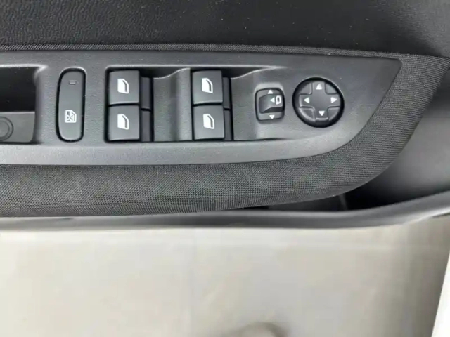 Peugeot 208 puretech 75 s&amp;s bvm5 — photo 43