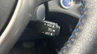 Toyota Yaris HSD 100h Style 5p — photo 27