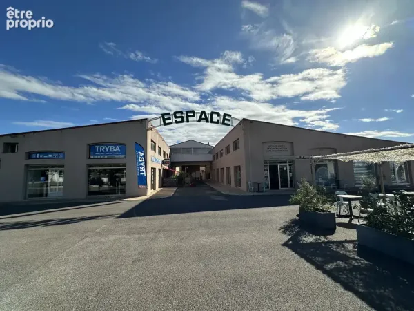 Centre commercial 1436 m2 à Montauroux