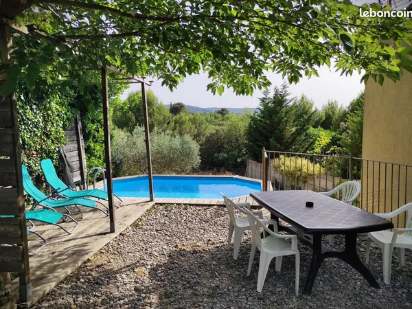 Villa de plein pied de 80 m2 avec piscine et cave sur terrain 400 m2 à Venasque 84 Provence